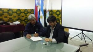 Marcelo Barreto - Adrián Fuertes - entrega de cartelería