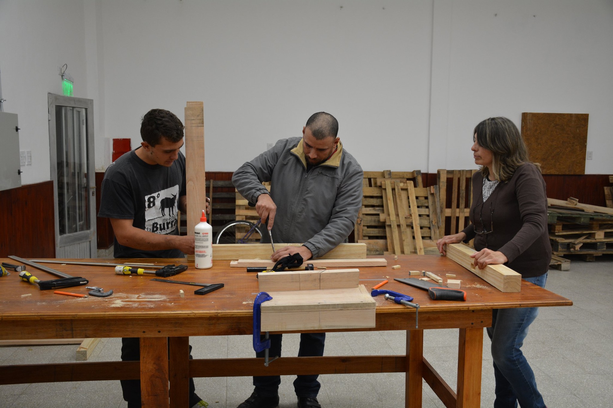 Taller de carpintería municipal aprendizaje y compromiso con la