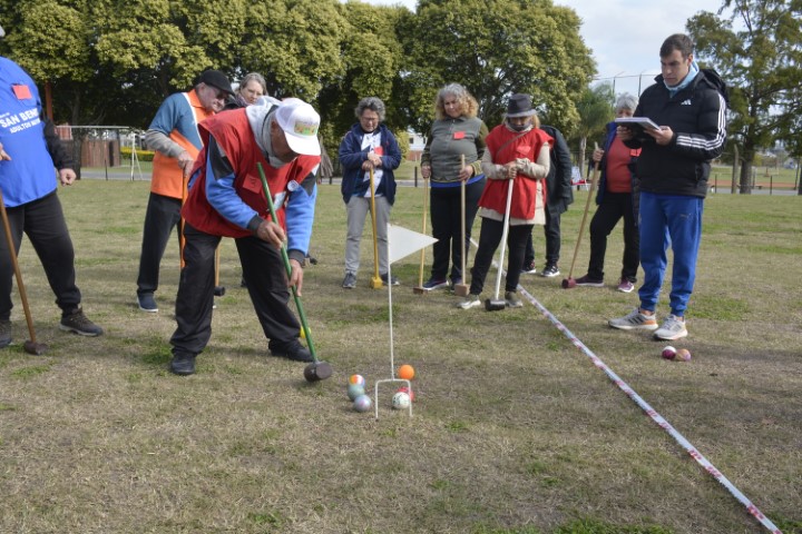 Abuelos en acción: jornada recreativa y deportiva de adultos mayores en nuestra ciudad