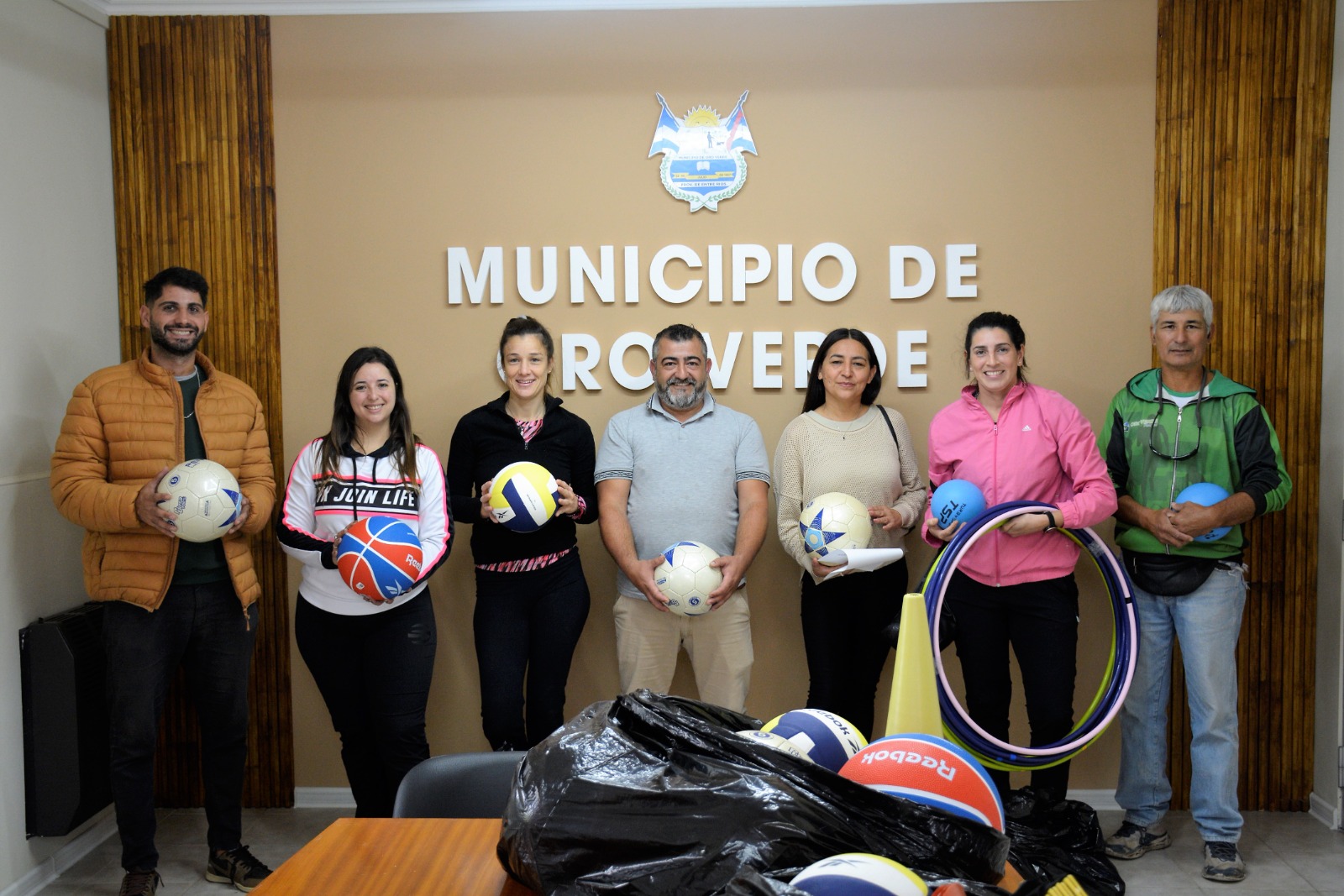 entrega de material deportivo