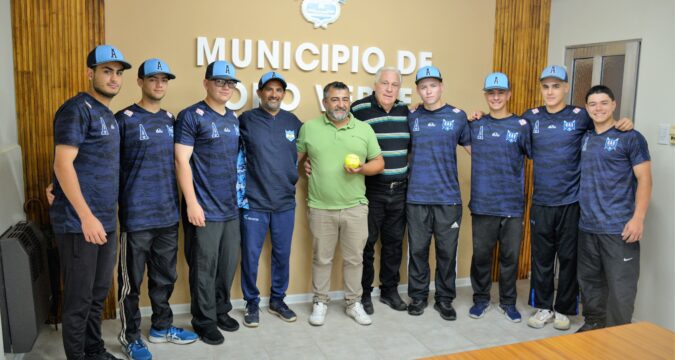 El intendente recibió a integrantes del plantel que obtuvo el primer puesto en el III Campeonato Panamericano U18 Masculino de Sóftbol