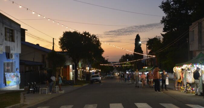 Edición 2025 de la feria navideña “Regalá local”