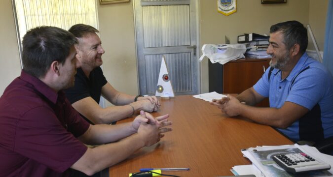 Renuevan el convenio por el que estudiantes de la FCyT UADER abonarán la entrada del Complejo de Piletas como residentes