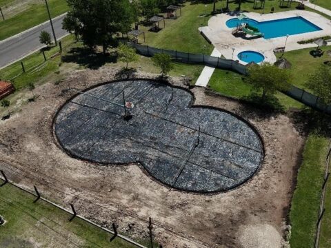 Construyen una nueva pileta para el Complejo Municipal en la esquina de Los Tordos y Los Sauces