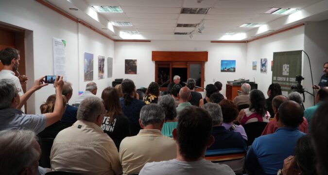 Omar Peltzer presentó su disco “De derrota en derrota” en el Museo Conrado Hasenauer