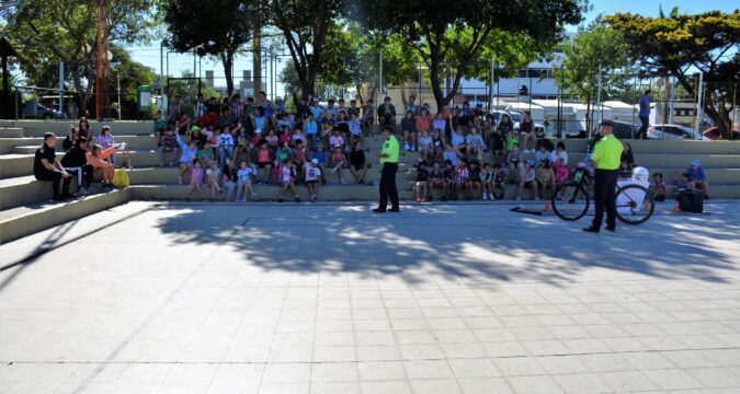 Los chicos de la colonia municipal aprendieron sobre normas de seguridad vial