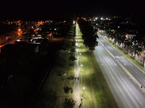 La senda hacia la Escuela Alberdi ya cuenta con iluminación Led en todo su recorrido