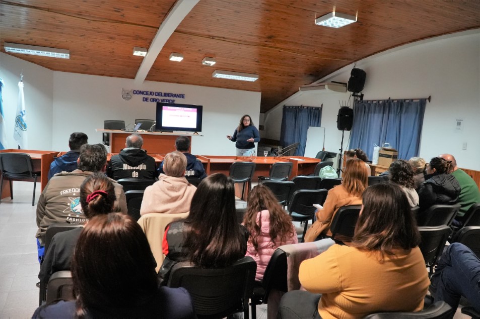 Capacitación sobre diagnóstico y manejo epidemiológico de leptospirosis, hantavirosis y fiebre Q
