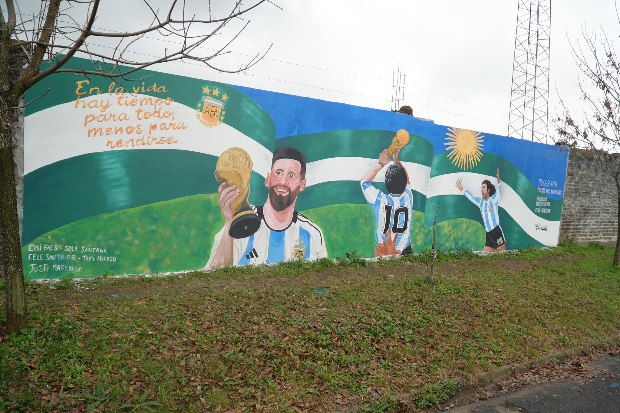 El programa municipal “Nuestros trazos, nuestros verdes” inauguró un mural en el Club Atlético Oro Verde