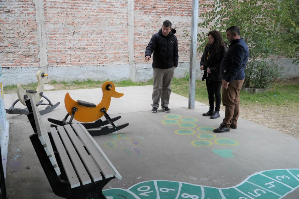 Entregamos mobiliario del Eco Canje Escolar