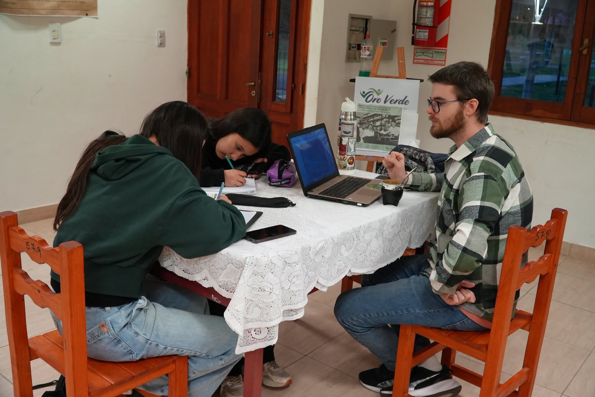 Apoyo escolar para fortalecer el camino educativo
