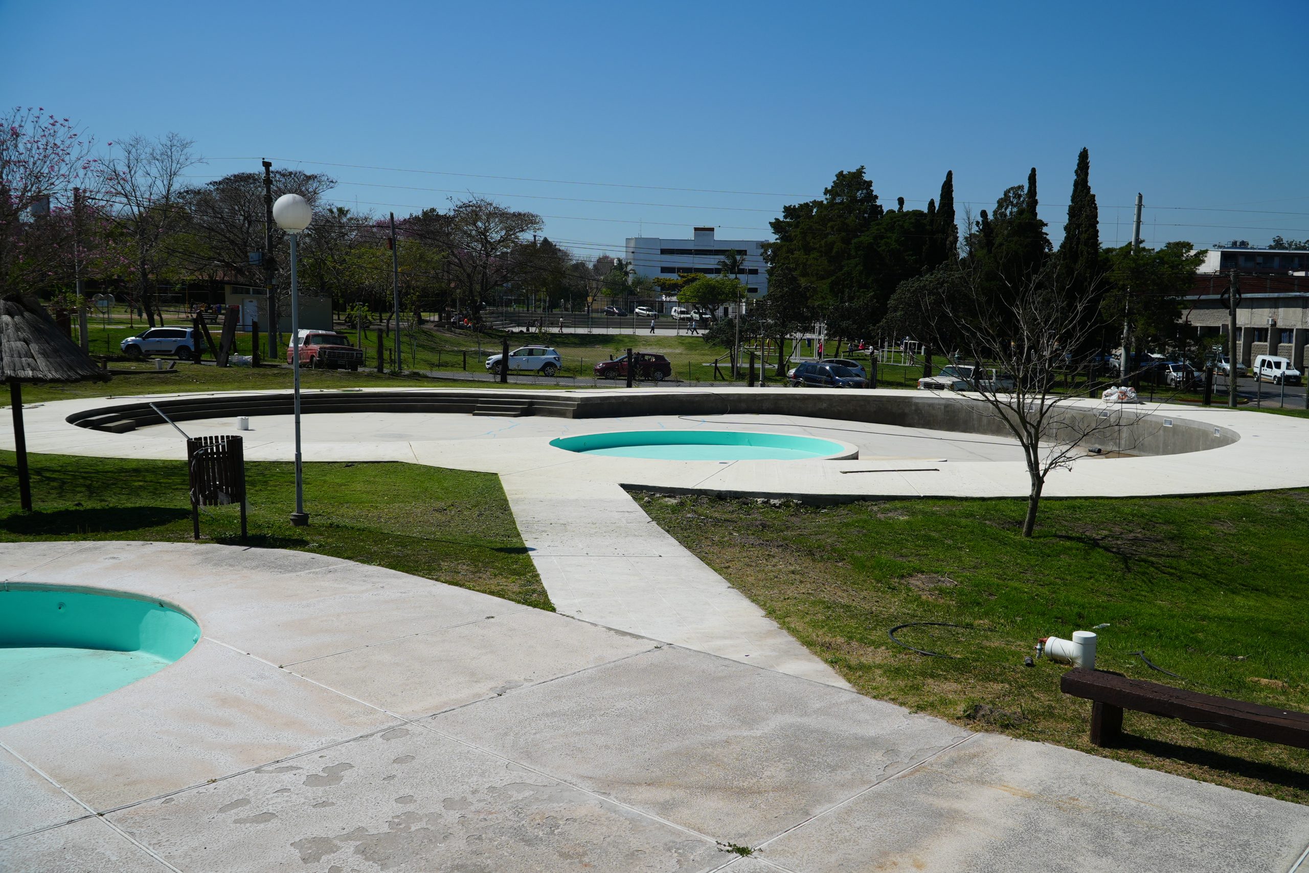 Comprarán un mangrullo acuático y palmeras aspersoras para la nueva pileta