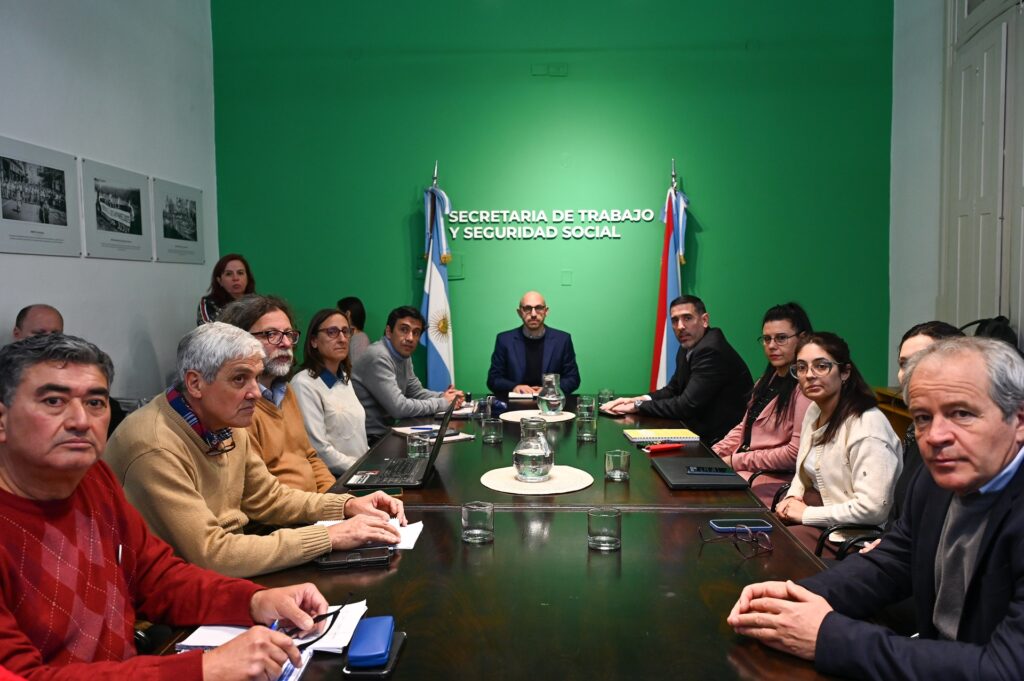 El gobierno presentó una oferta salarial superadora a los gremios docentes que otorga previsibilidad hasta fin de año