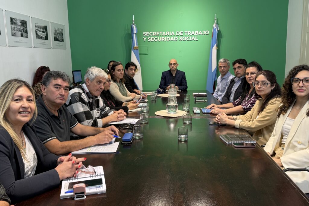 El gobierno ratificó la propuesta salarial y decretará el pago por complementaria del 3,5 por ciento para el sector docente