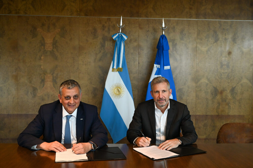 Acuerdo histórico entre YPF y Entre Ríos para mejorar la logística, bajar costos e impulsar nuevas inversiones