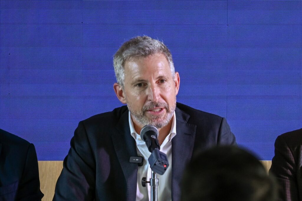 Frigerio presentó las oportunidades de inversión de Entre Ríos ante empresarios europeos en París