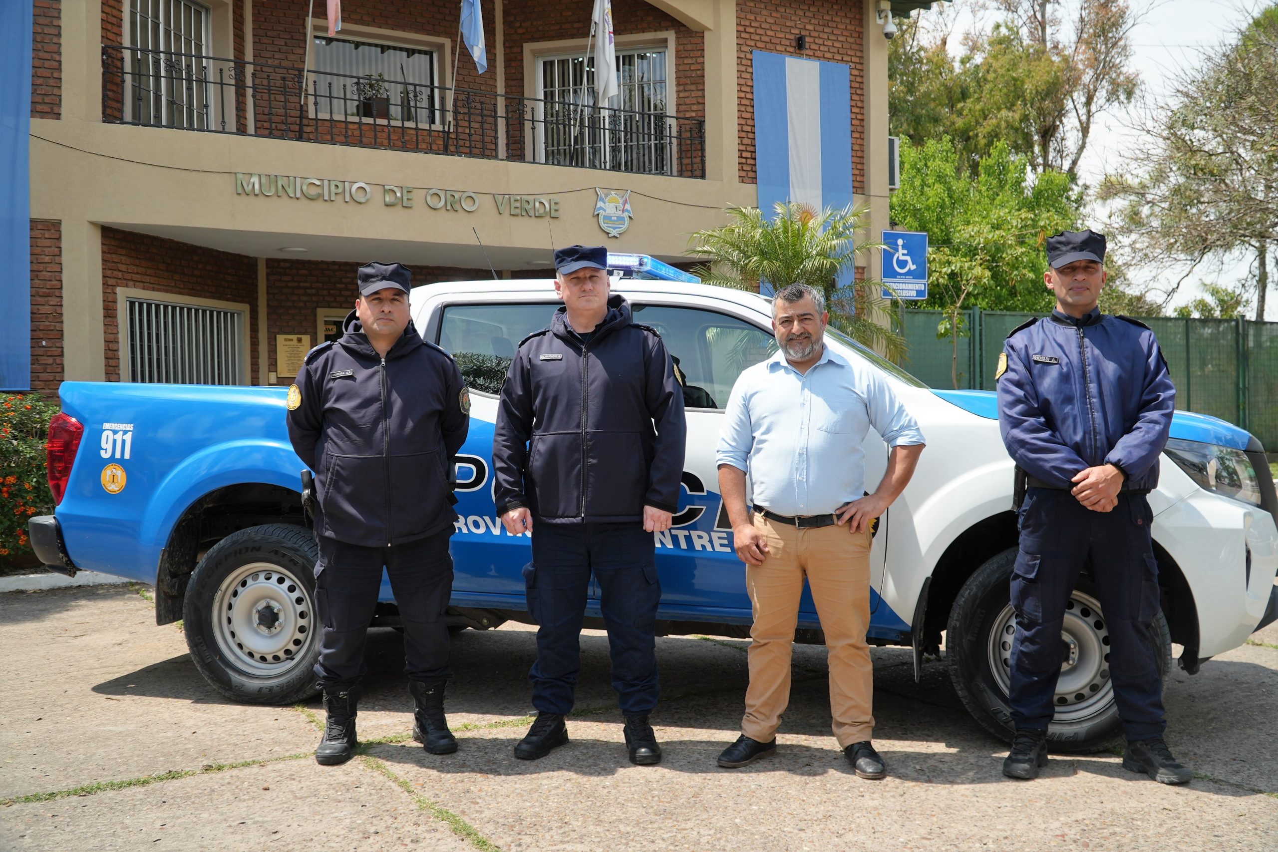 Oro Verde recibió una camioneta cero kilómetro para su Comisaría