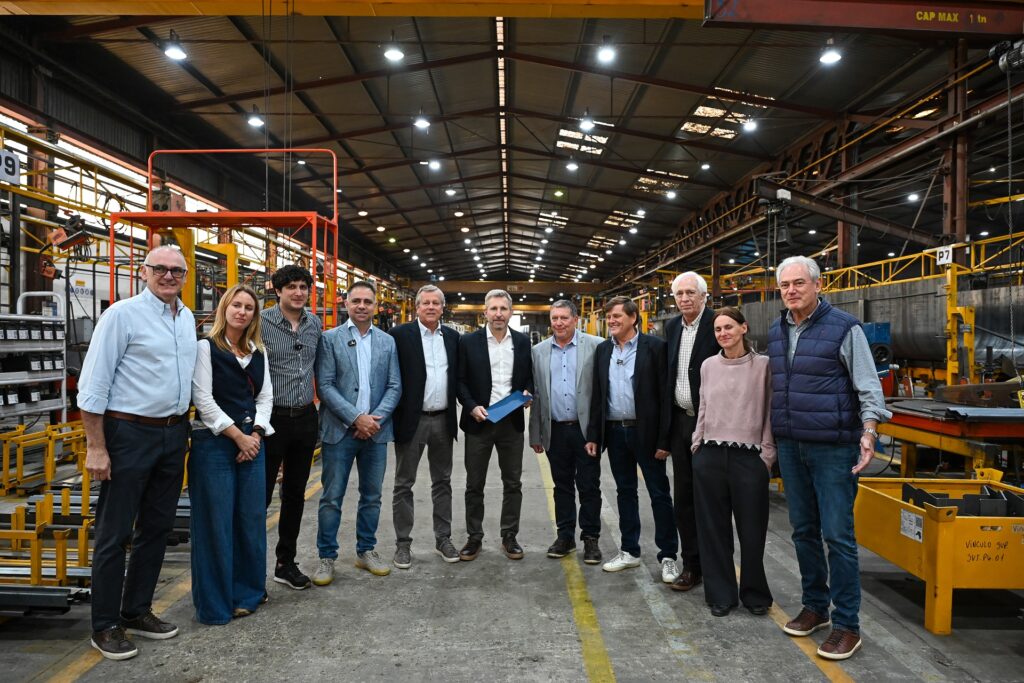 Frigerio entregó la adhesión al RINI a una metalúrgica de Gualeguaychú que proyecta invertir 9.500 millones