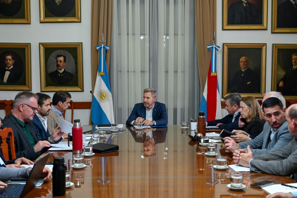 Frigerio encabezó una reunión de gabinete con eje en el seguimiento de la gestión