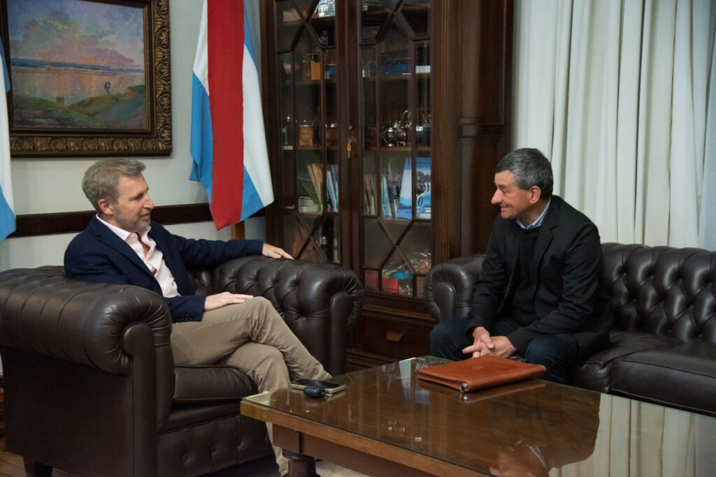 Frigerio repasó con el intendente de Mansilla obras educativas, viales y de salud para la ciudad