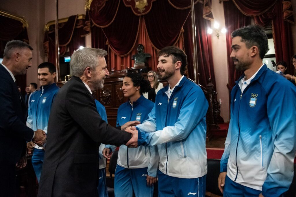 El gobernador reconoció a los deportistas entrerrianos que representaron al país en los Juegos Suramericanos